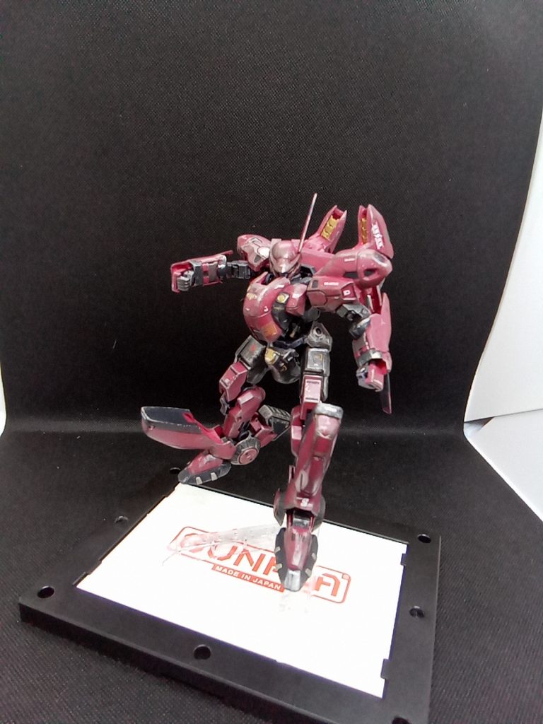 今回は可動域を保持しているため 動きますw可動部分の装甲はネオジム磁石を仕込んで保持力を強化してあります。