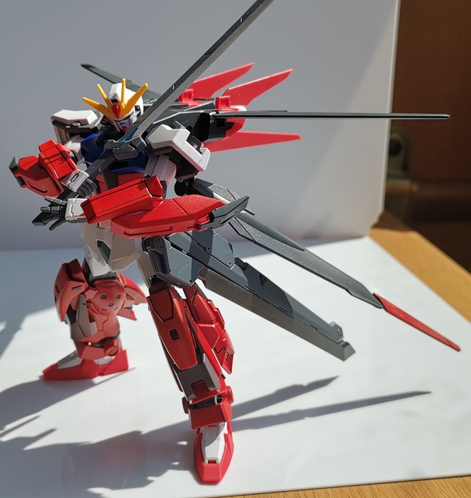 刀の刀身部分には「魂鋼」という名の人の気持ちに呼応する特殊な金属を用いて作成。