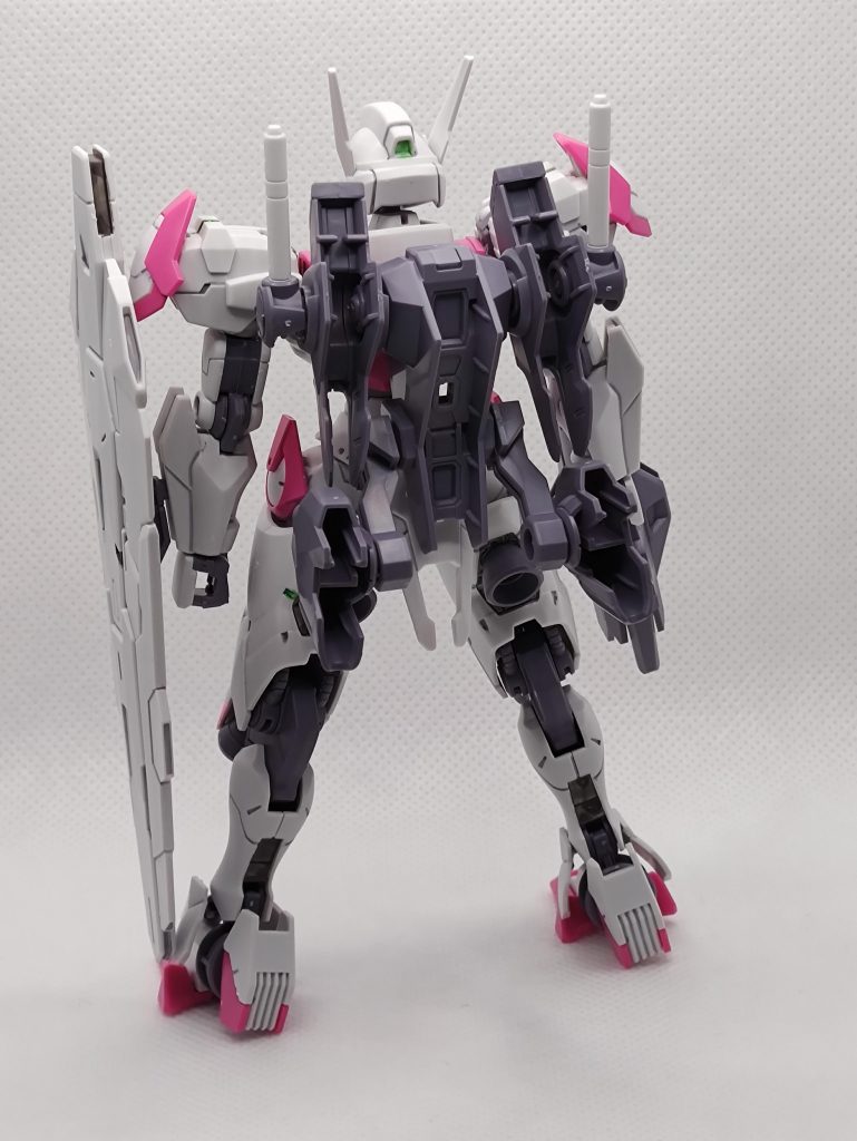 背面太もものライトグリーンとバーニアで隠れてる太もも裏とふくらはぎのグレーも塗装です