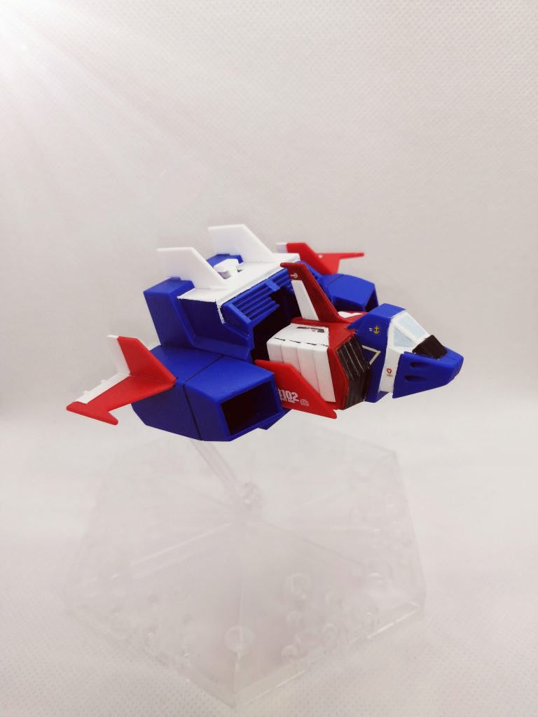 Gスカイイージー。コアファイターとBパーツが合体した状態。SDとはいえ非常に出来がいいです。ちなみに原作のようにRX-78を乗せてみようと思ったのですが、すぐに落っこちちゃって無理でした。