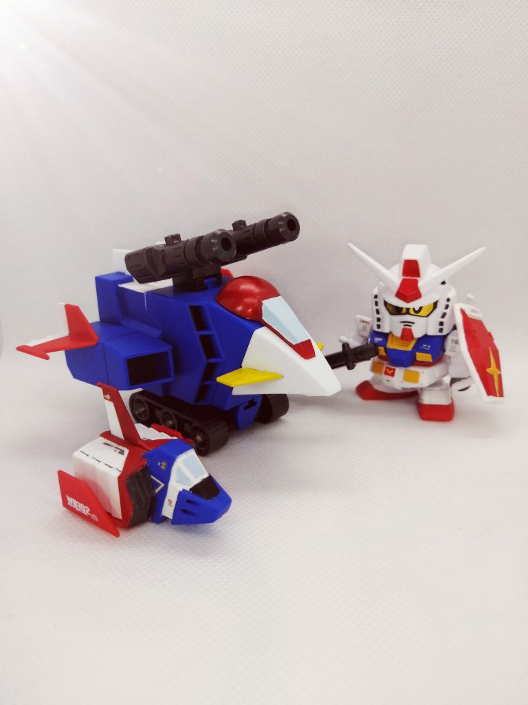 Gファイターと一緒にパチリ。通常版・Gジェネ版ともに、RX-78にコアファイターまでついて550円と、かなりお得な内容となっています。組み替えていろいろ遊べるのも、お楽しみポイントですね。ぜひおすすめです。