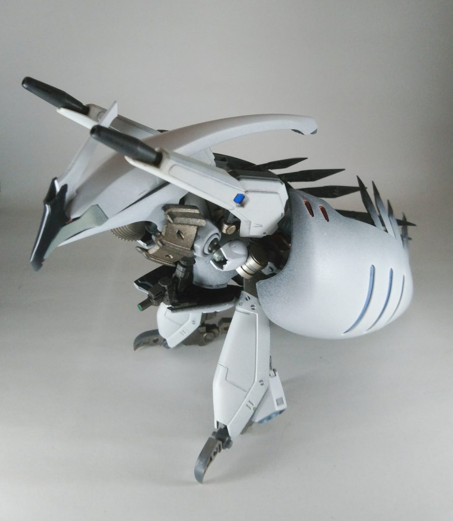 背中のビームカノンを外すと、ポケモン感が出ます。