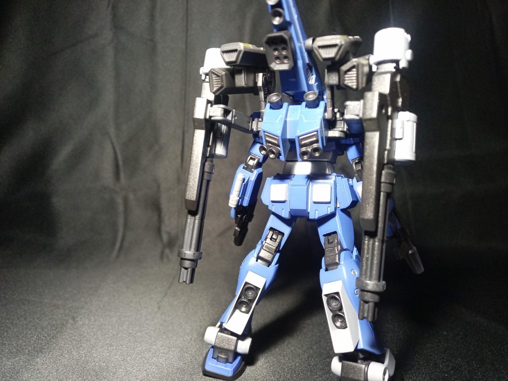 背中。改造にサンボルのフルアーマーガンダム、ジムスナイパーカスタム、ペイルライダー、ジムスナイパーⅡとかなり贅沢な機体となりました。