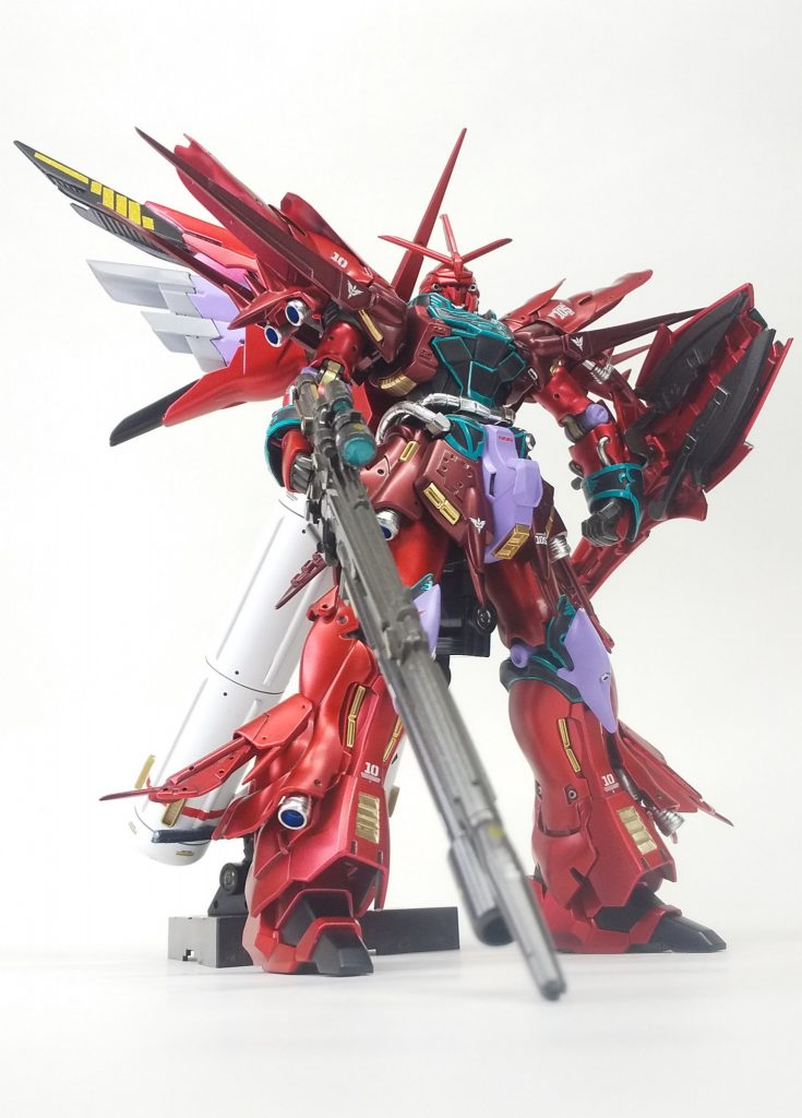 ただでさえ長いビームライフルをプラ棒で更に延長。