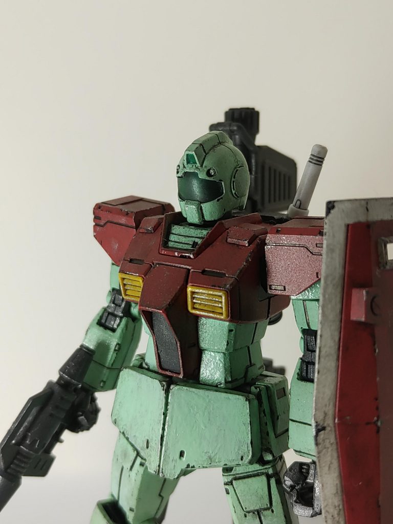 【カラーレシピ】薄緑色部分→水性ホビーカラー ペールグリーン赤部分→MSスプレー MSレッド濃灰部分→MSスプレー連邦系グレー黄色部分→塗装無しカメラ部分→Mr.スプレーメタリックグリーン白部分→水性ホビーカラー白塗装剥がれ部分(銀)→水性ホビーカラーシルバー塗装剥がれ部分(黒)→リアルタッチマーカーグレー3スミ入れ→リアルタッチマーカーグレー3トップコート→GSIクレオスプレミアムトップコートツヤ消し(水性)