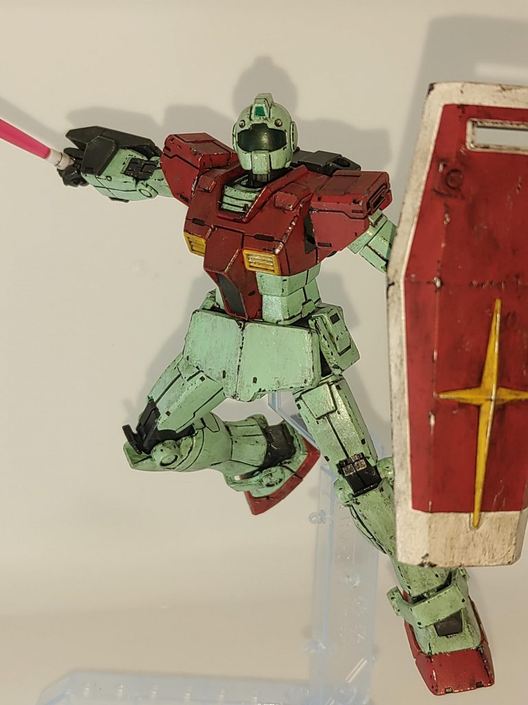 前腕に近接戦闘用のバルカン砲も装備可能。撃ちつくした後にパージ可能。しかし小型盾やナックルガードとして応用できなくはないバックパックが濃灰なのは完全に私の趣味。この色大好き