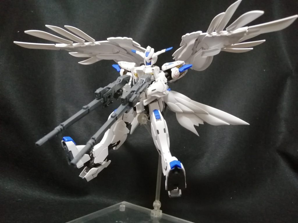 最後はウイングガンダムゼロEWのポーズで