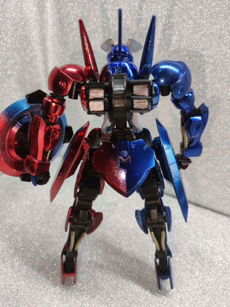 パイプ部分はタミヤのエナメル、チタンゴールド、ガイアのピンポイントシルバーこのリアアーマーとか、後頭部とか、キャンディ塗装が上手くいってませんね。