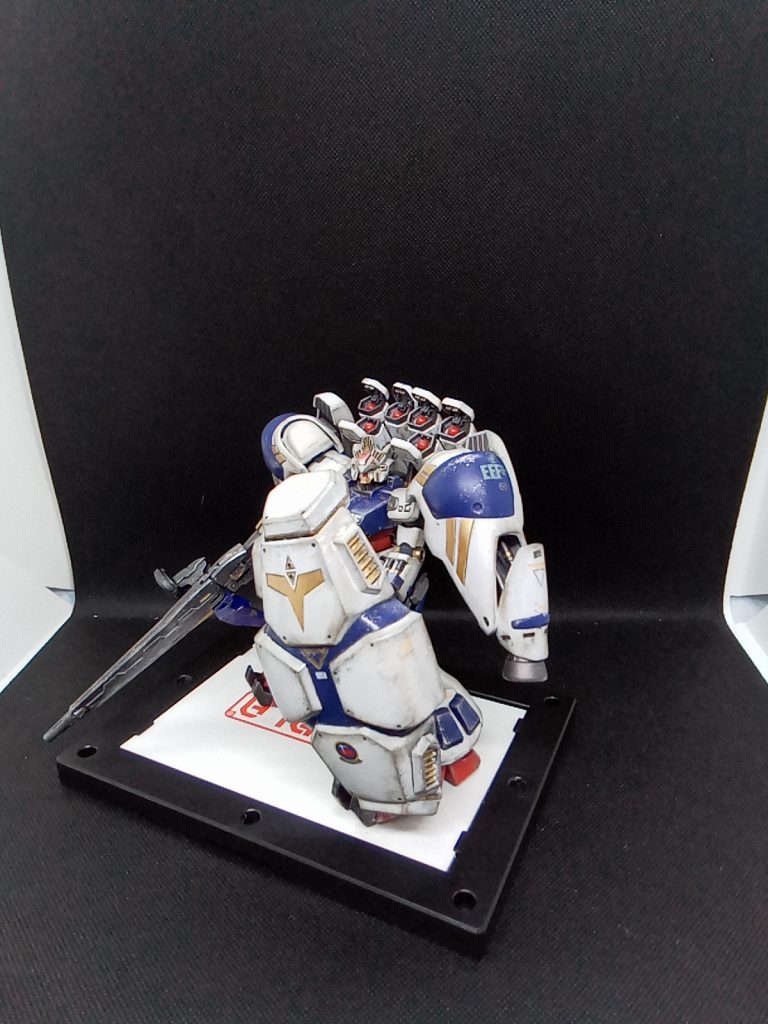 遠距離から降り注ぐミサイルのシャワー中距離&対航空戦力にはビームスマートガンで隙のない布陣これが量産されれば・・