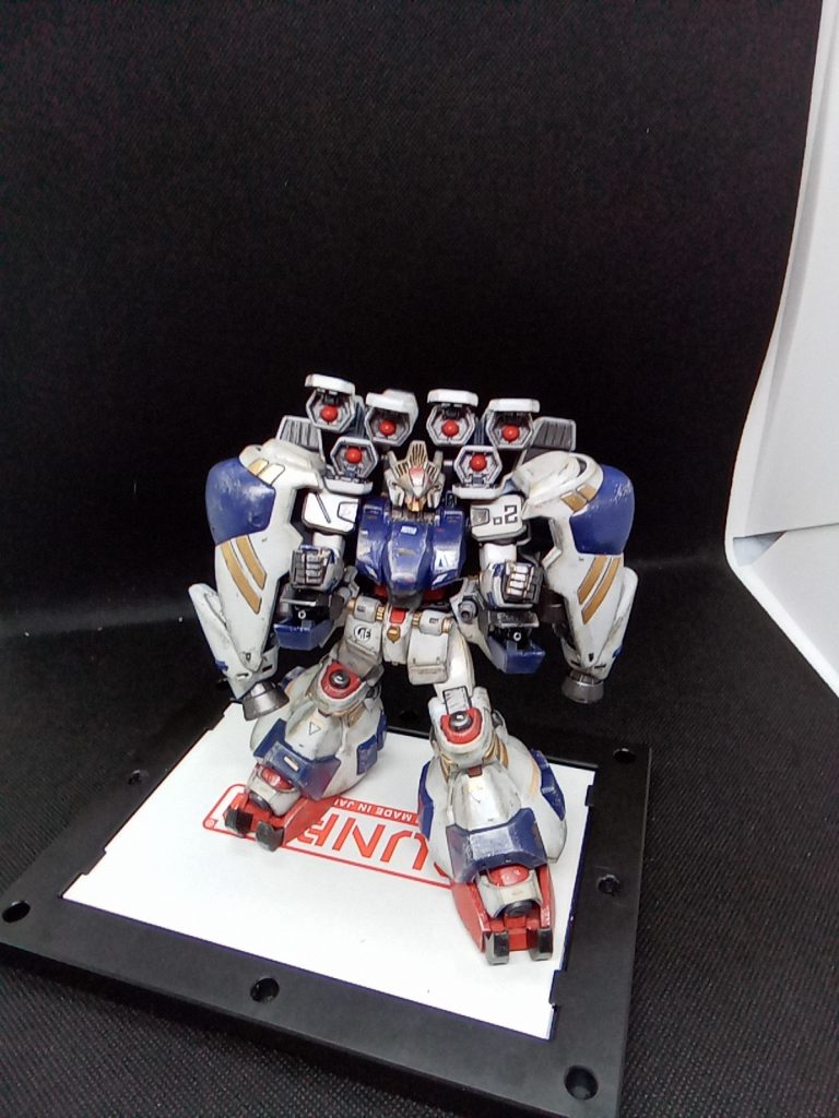 フルオープンアタックガトリングガンの射程距離で背部のロケット弾を使うと自分も吹き飛びそうですが・・そこは重装甲で耐えるということで・・