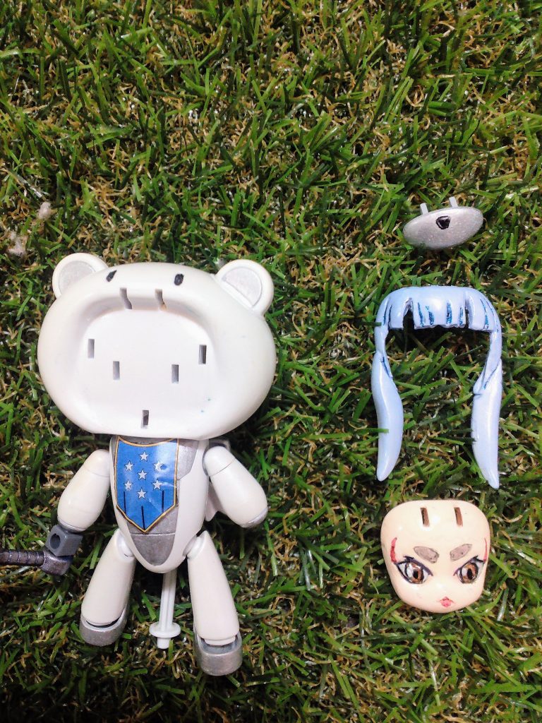 分解図？頭髪パーツがパージできます（笑）