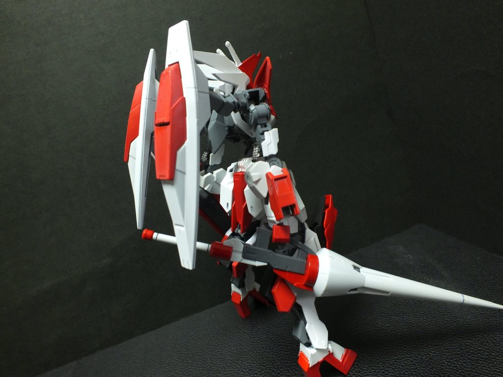 横から。槍は式典用だけど一応実戦でも使えるという設定。アドヴァンスドジンクスの槍が好きなのでそのまま使いました。塗り直してはいるけど。