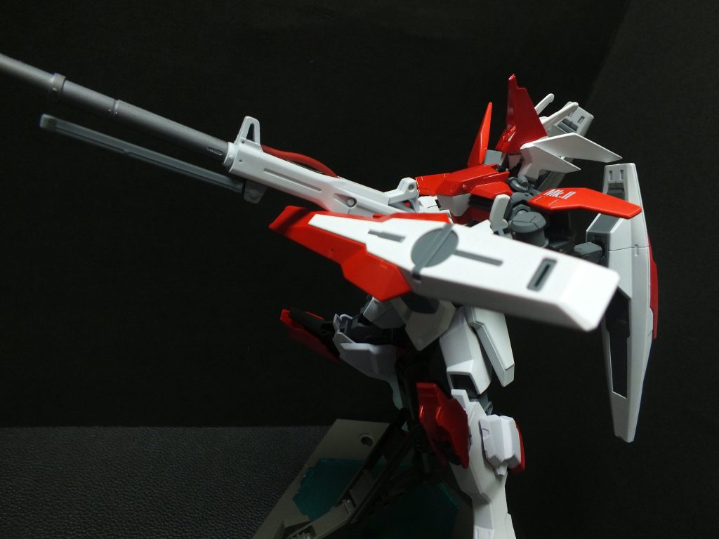 バスターランチャー発射体勢。HGエルガイム余剰の旧HGエルガイムの物を使っています。改造してL.E.D.ミラージュのフレイムランチャーのようにすることも考えましたが、強くなり過ぎそうなのでやめました。