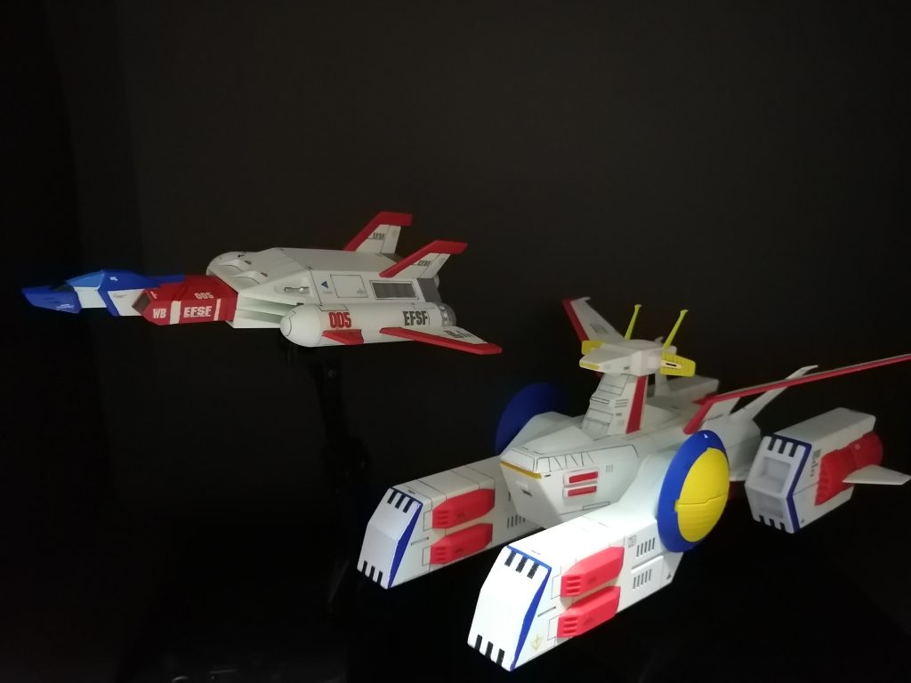 前回製作した旧キット1/1200ホワイトベースといっしょに。