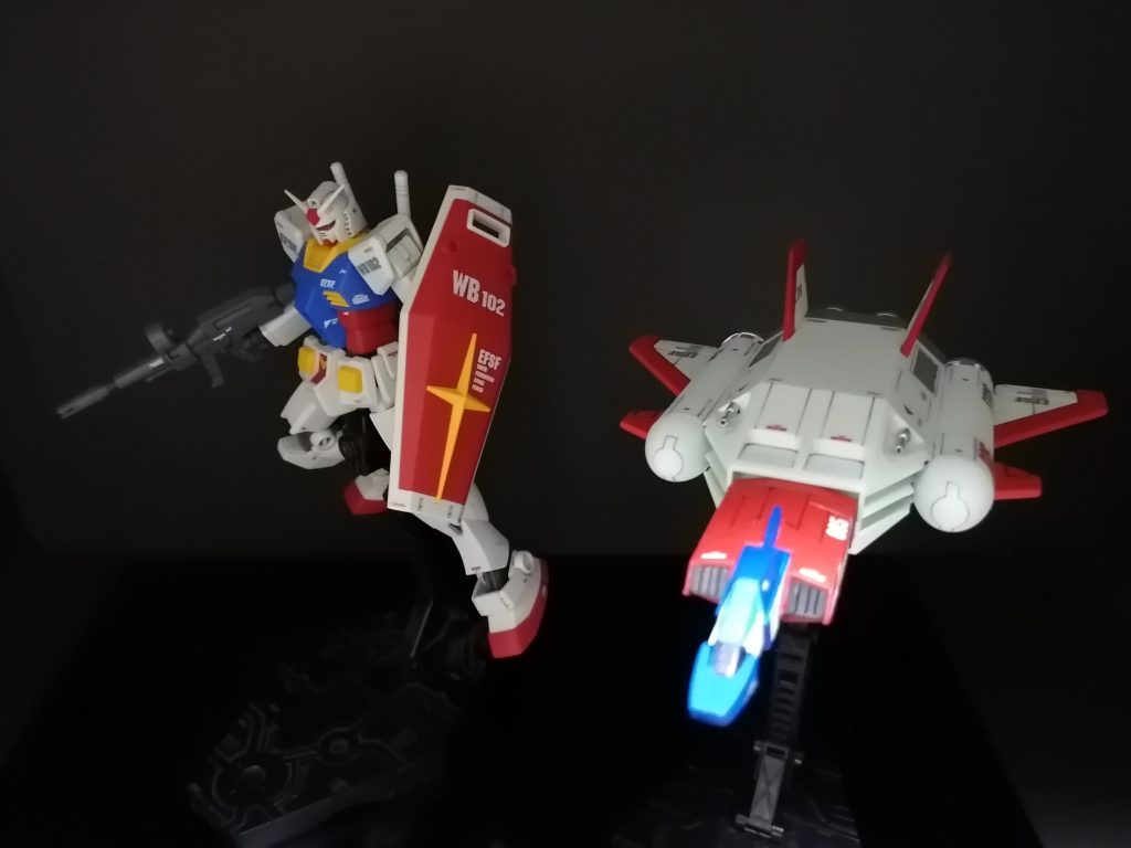 最初に投稿したHGガンダムといっしょに。ツーショット写真は難しいですね(^_^;)最後まで見ていただき、ありがとうございます。