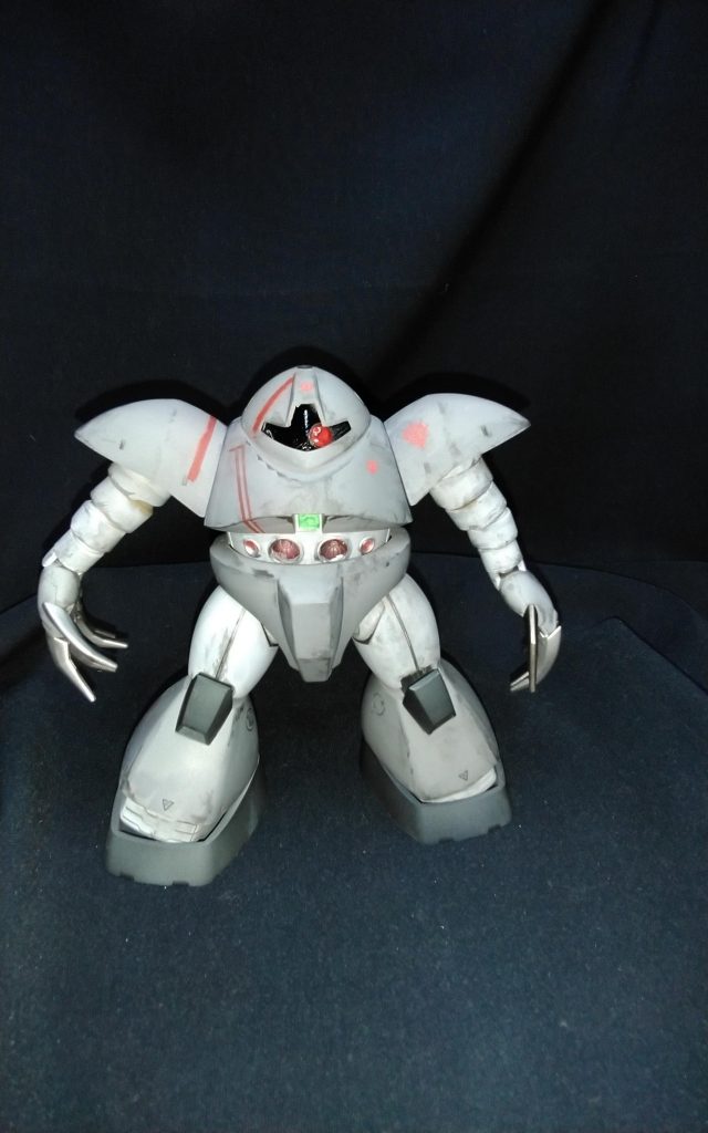 グレースケールでやってみると思った以上に地味だったので赤ラインを追加