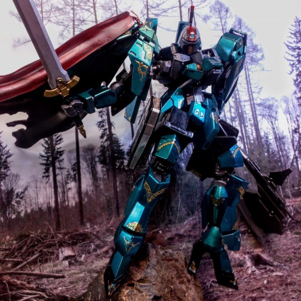 グレイズリッター　カルダ・イシュー専用機ヒラヒラ付き(笑)