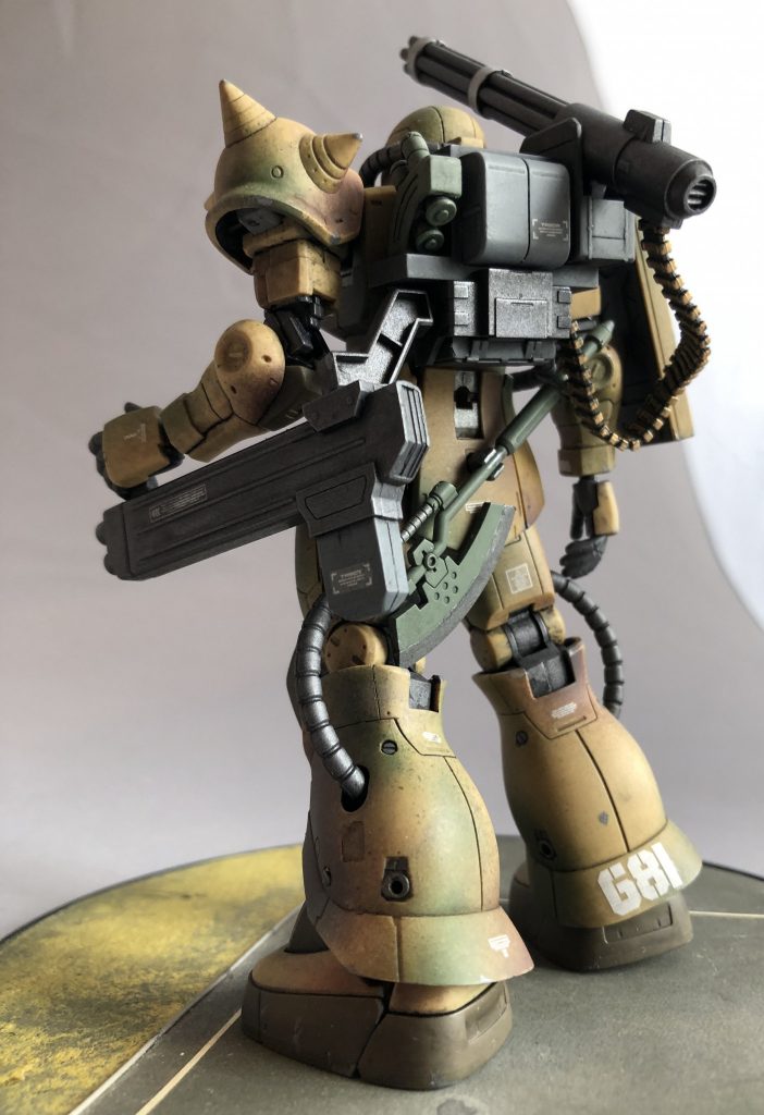 脚部や胸部などにはマルイチモールドを追加しディテールアップしています。脚部バーニアも開孔し掘りを深くしています。