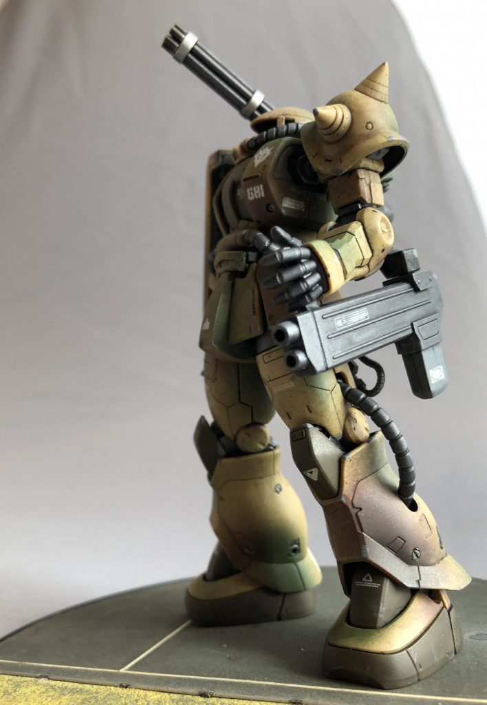 各関節や動力パイプはガンメタルで塗装しています。オリジンザクは太ましい良好なプロポーションでステキ!