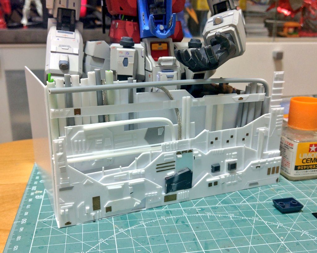 台座もやっつけまして