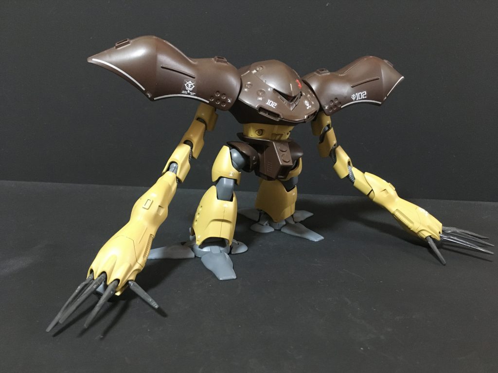 正面右側ハイゴッグといえば水色ですが、、、茶色バージョンもしっくりくる出来となったと思います。