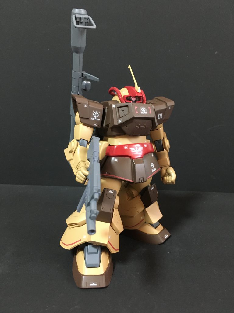 正面右側マーキングシールはオリジン用を使用しています。プロトタイプドム系統の機体はオリジンMSD版の華奢なデザインより、旧MSVのマッシブなこちらのデザインの方がカッコ良いですね。