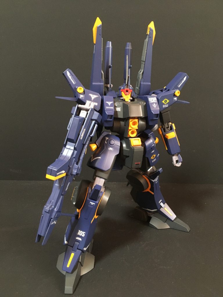 頭部をガンダムタイプに変更しようか迷ったのですが、よく見るとドーベンウルフはギャプランの頭部と構成が似ているので変更は取りやめて、後部のアンテナ2本を外すのみの対応としました。