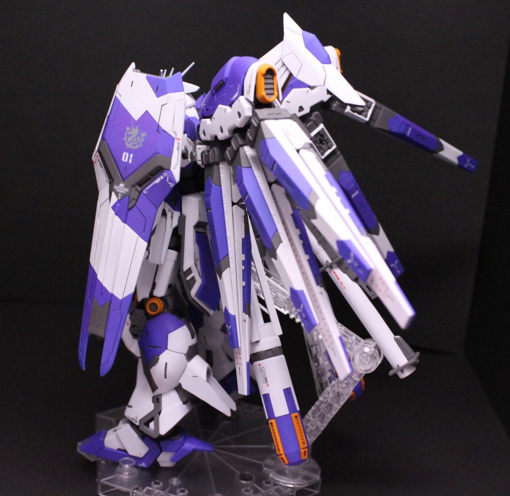 クリアーを吹いたあと混ぜた蛍光色がにじんで紫っぽいグラデーションになっています。偶然ですがよい色なのでよかったです。