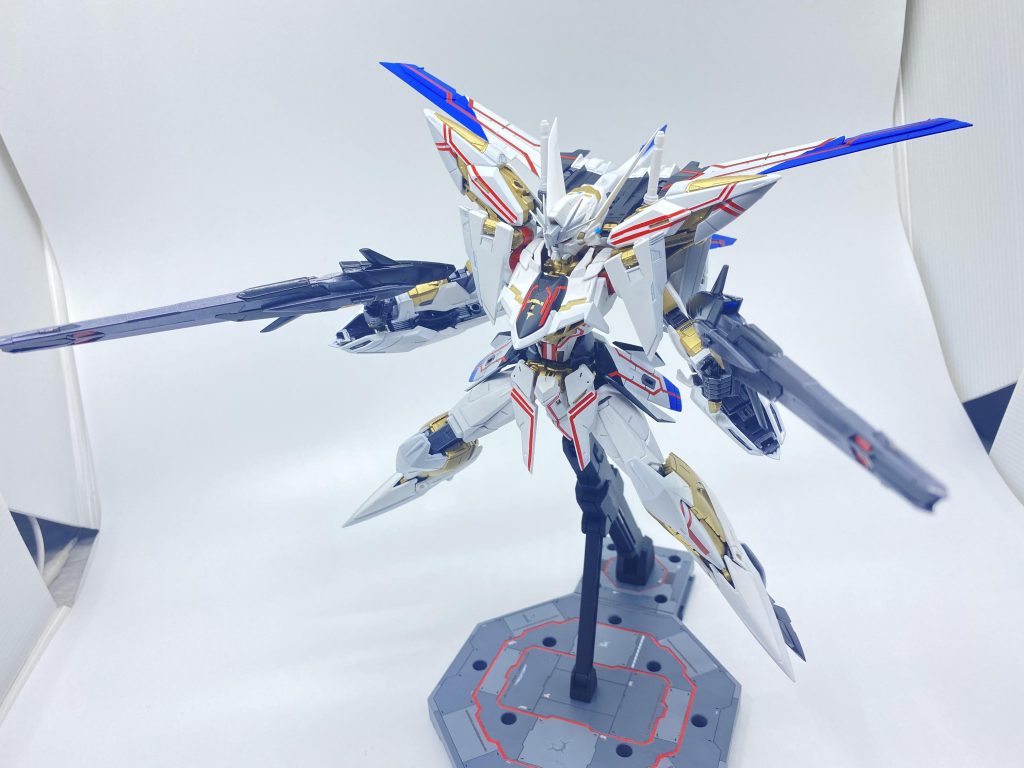 ライフルは黒とガンメタルで塗り分けて、こちらもヴィルキスの持つライフルにカラーリングを寄せてます。