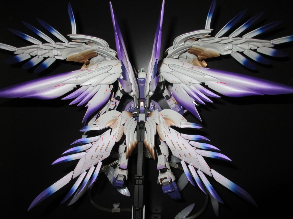 ムーンストーンパール・プレミアムガラスパール・グラデーションを駆使して質感を表現しました。