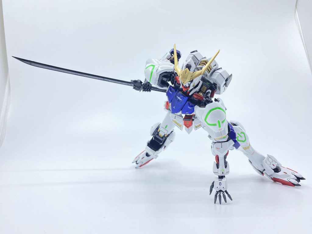 太刀の一番気に入ってる構え。獣のような平身低頭の構えがバルバトスによく似合います。