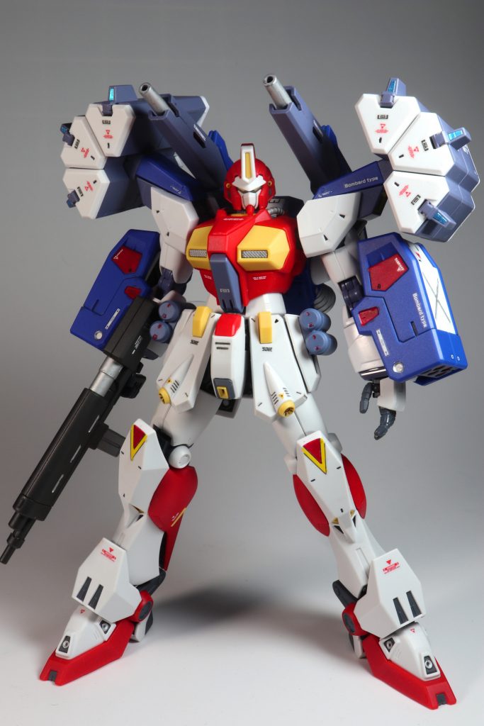 ガンダムF90 火星独立ジオン軍仕様 Bタイプ青色部分を赤に塗装したらもっとしっくりきそうですね。