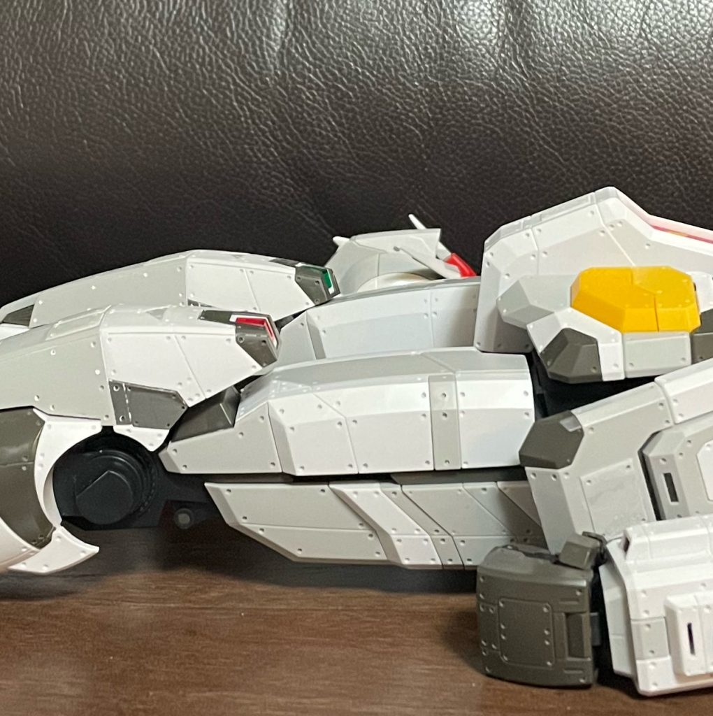 リベット穴でディテールアップ。