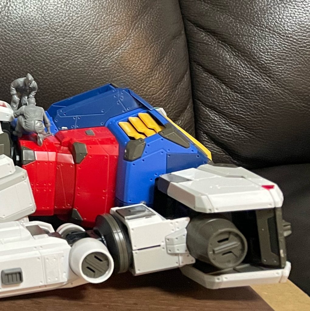 リベット穴は400個以上開けたと思います。ひたすらピンバイスで開け続けました。