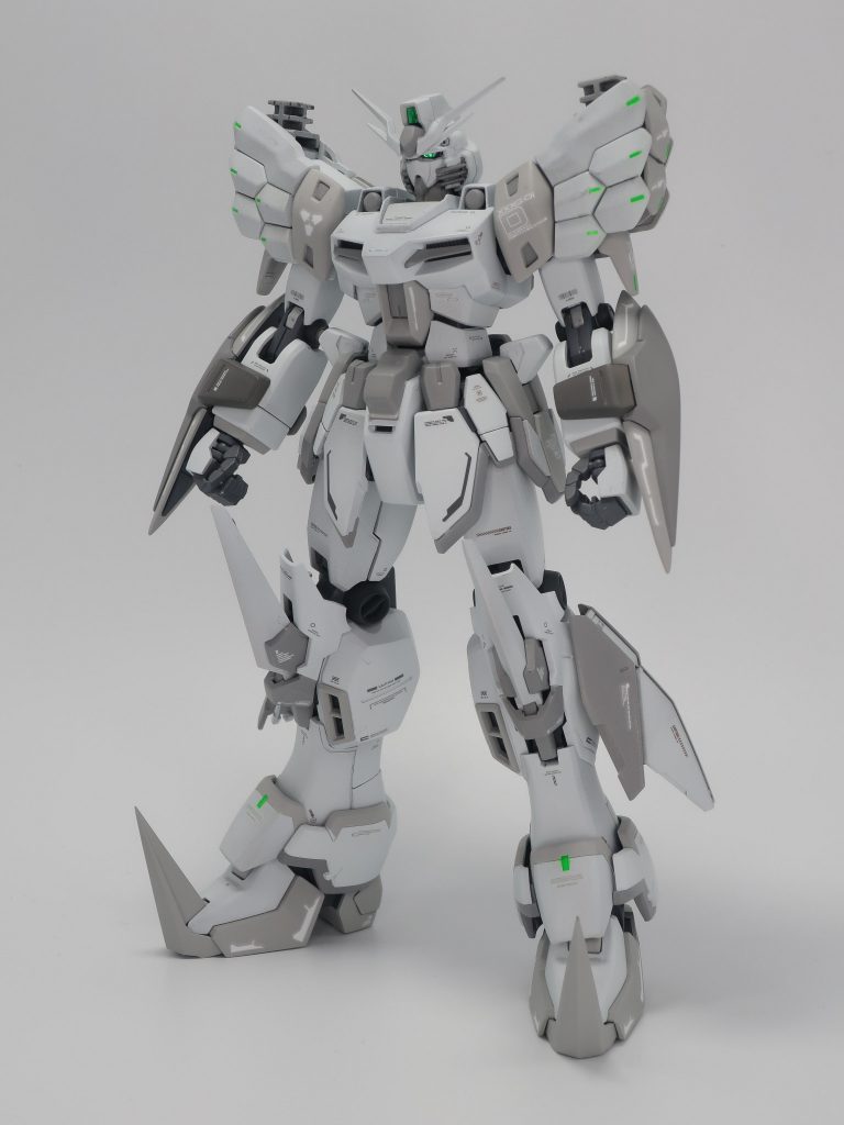 アーマディロとバックパックを外した状態。頭部・胴体・両腕・膝・足:デスサイズ肩・腰・足首:サンドロック脚:ヘビーアムズ