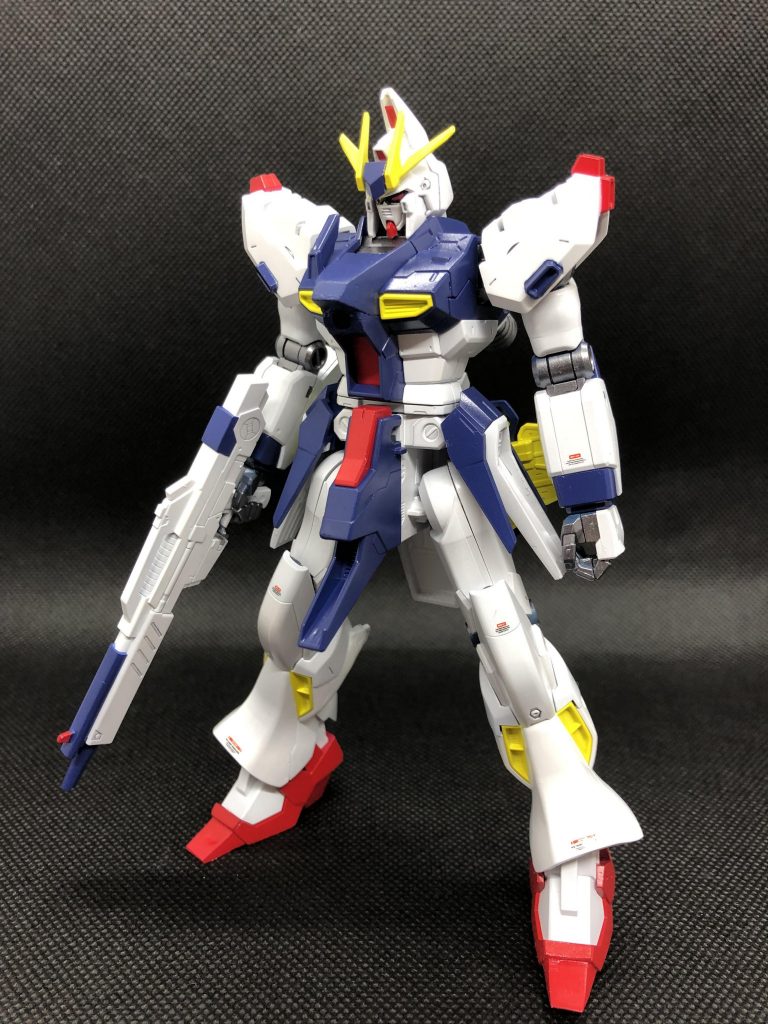 中の人。名前はもちろん、アキレウスガンダム。そんなに気にならないので、合わせ目は消さないんですが(面倒だし)、頭部の合わせ目は消したほうが良かったかも。