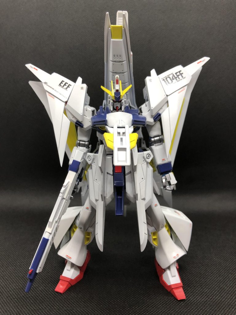 正面Hi-νヴレイブの追加オプションユニットが、ペーネロペーの胸部パーツと割と似ていてるなと。