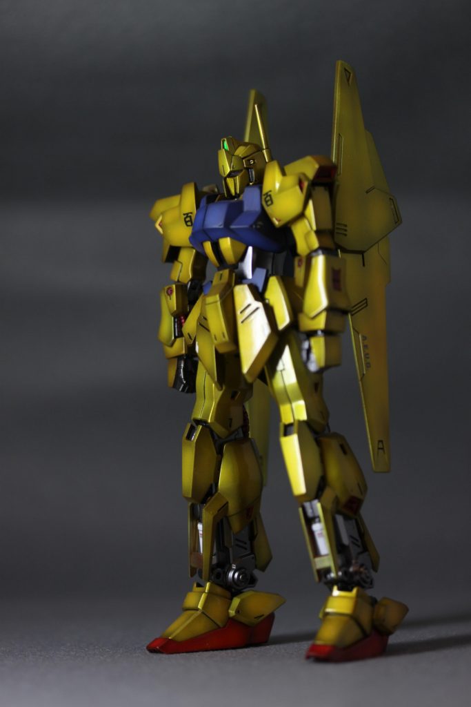 金色はグラデーション+キャンディー塗装フレームは黒下地のメタリックにしてみましたグラデーション塗装に下地単色だと似合うのかな?と疑問でしたが、そんなに違和感ありませんでした