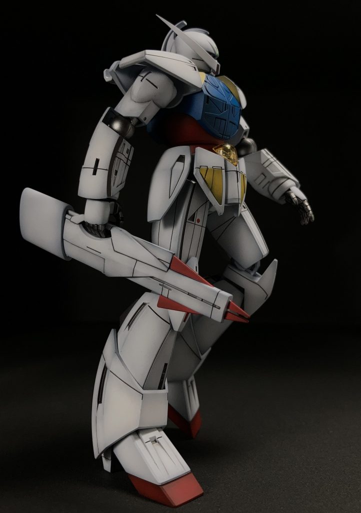 デザイン画ポーズもちゃんと立つ！作ってみて改めて思いましたがスタイルが抜群に良いですね。モビルスーツというよりアート作品みたい。