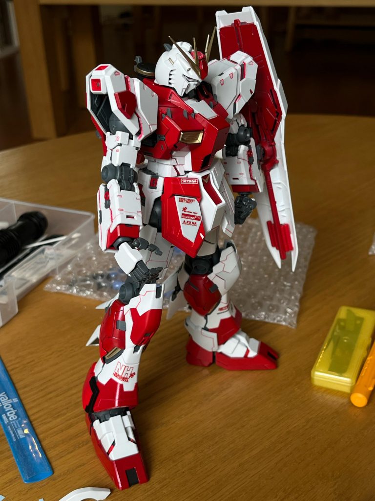 制作は全てリビングの円卓にて。家族の生暖かい視線を感じながら制作に励みました。息子からの「またラブライブなの?」という直球な質問に「え?そ、そうだよ」と引きつった笑顔で答えるわたくし。最近息子はガンプラ作らなくなってしまいました・・・