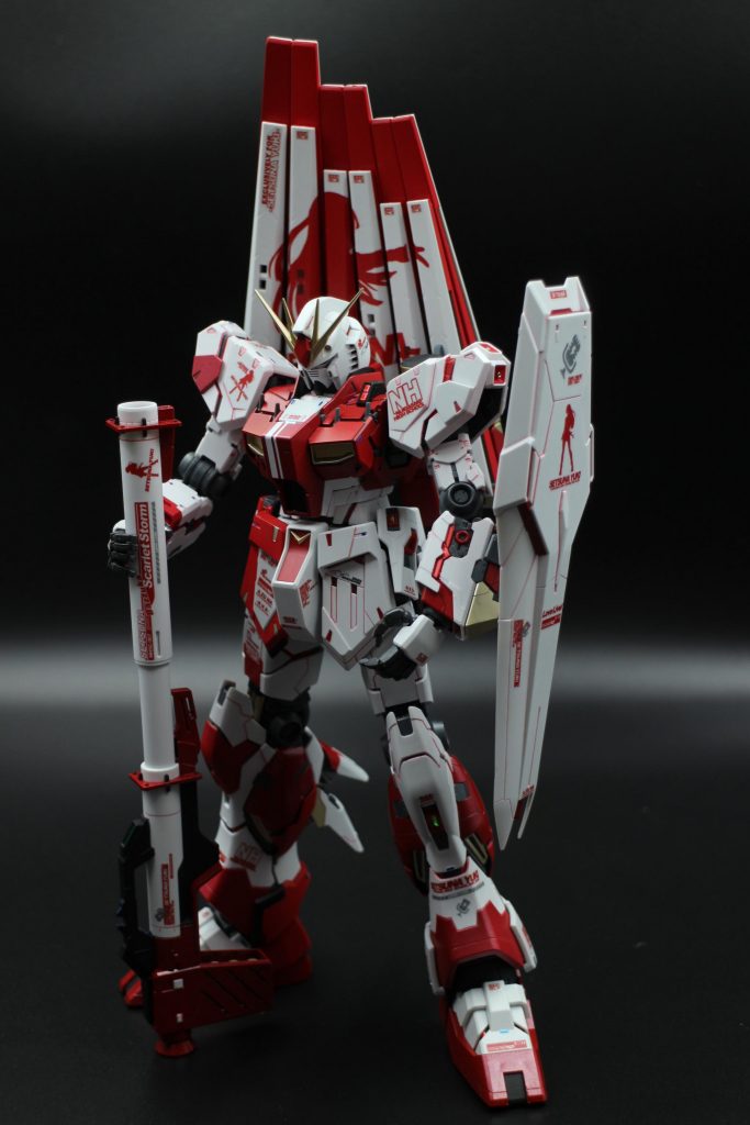 ファンネルを逆側に装着してキャラシルエットを前にした状態。胸熱。