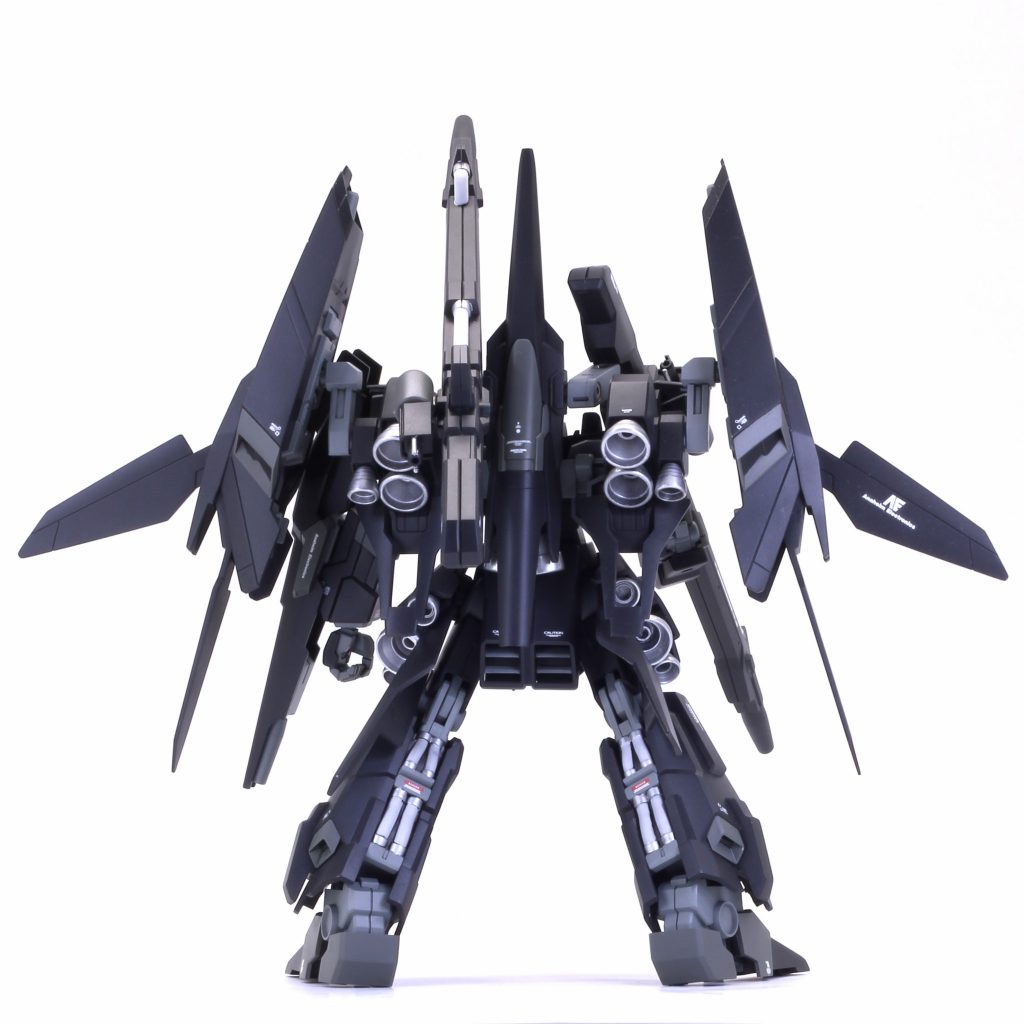 メガランチャー等の目立つ会わせ目は、段落ちモールドにしましたパイプ等の細かい塗り分けはエナメル筆塗り