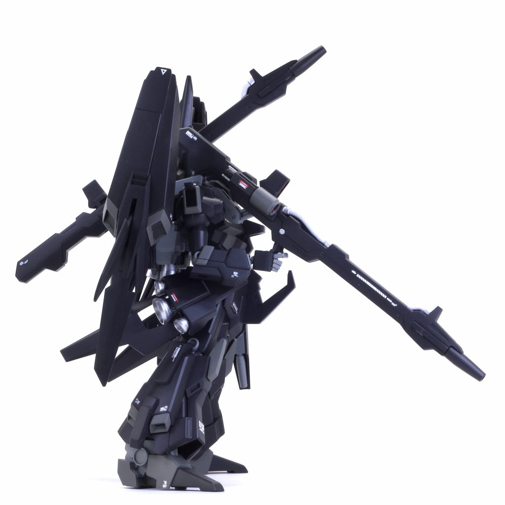 スラスターはガイアのブライトシルバー縁の部分のみ4アーティストマーカー そして光沢クリア装甲はつや消しよりの半光沢です