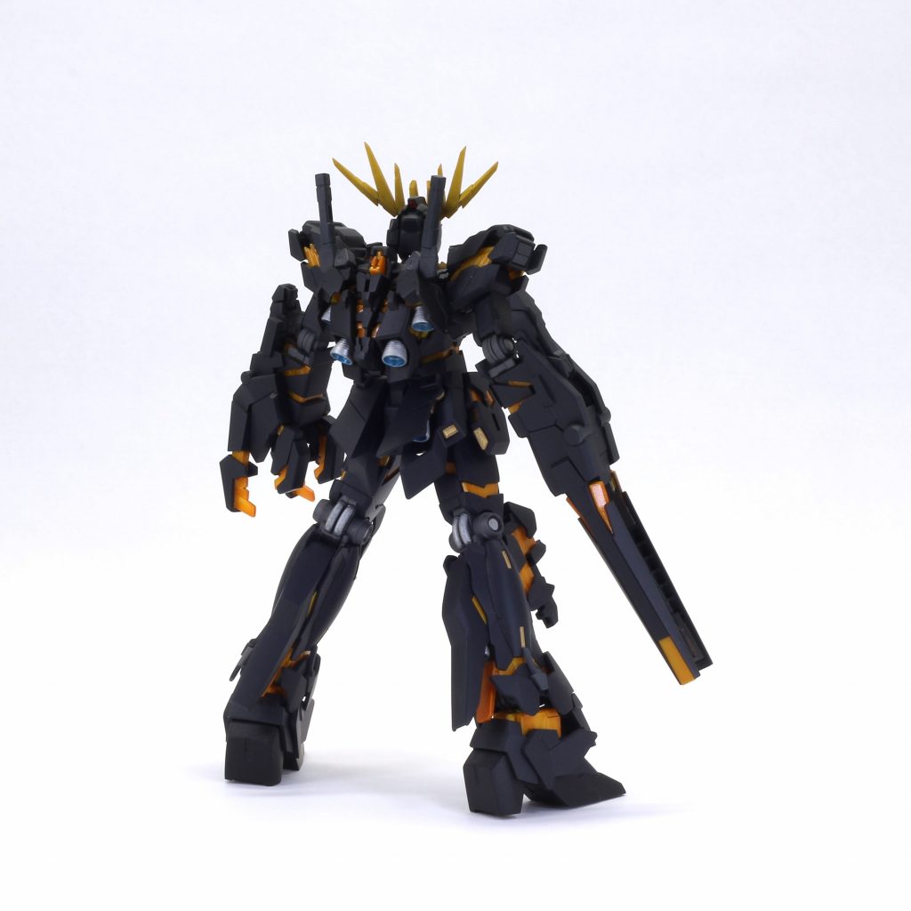 サイコフレームと関節は筆塗りで、他はエアブラシ全身のエッジ出しが大変でした