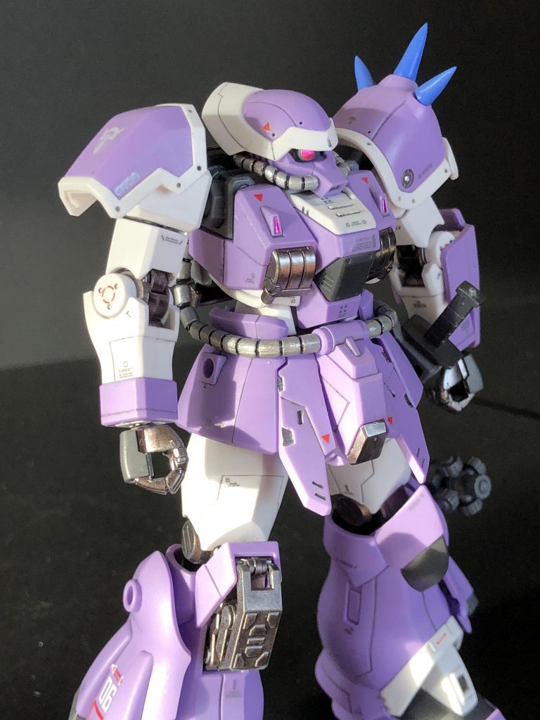 肩スパイクはパテで少しだけ延長、先鋭化。