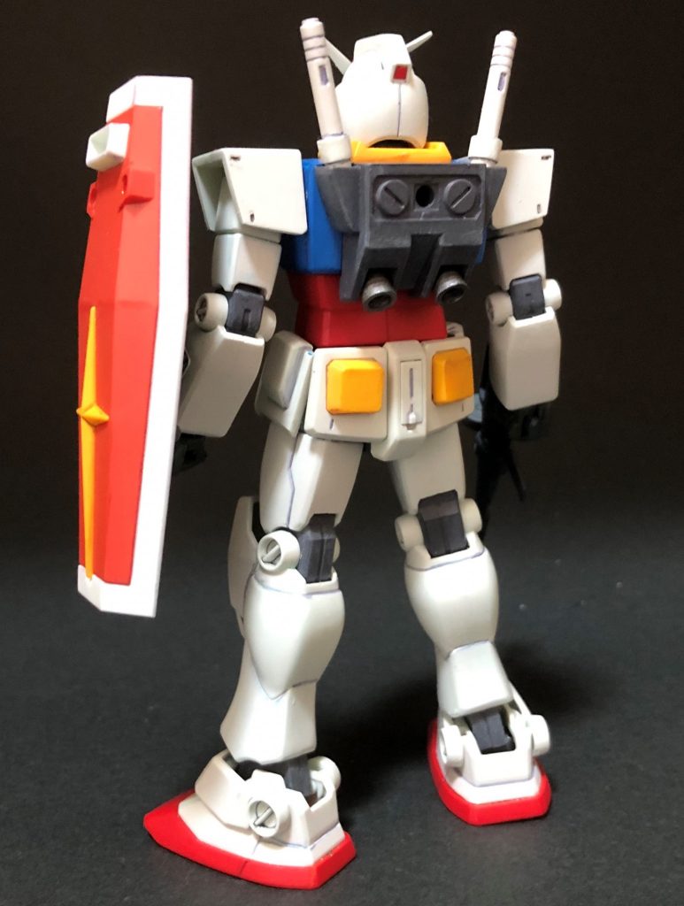 アニメのガンダムとはまた少し違うイメージですがこの背中は頼れそうで好きです。