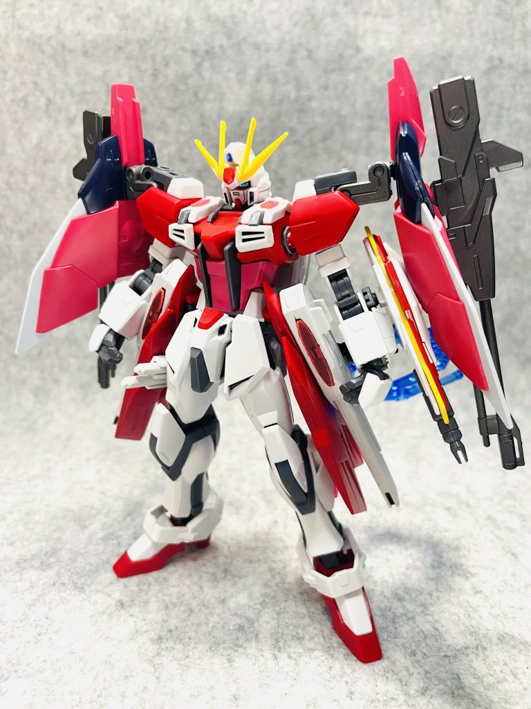 ドッキングしてスターリングビルドストライクルージュに。肩のジョイントにブースターから取り外したイージスのサイドバインダーを装着。