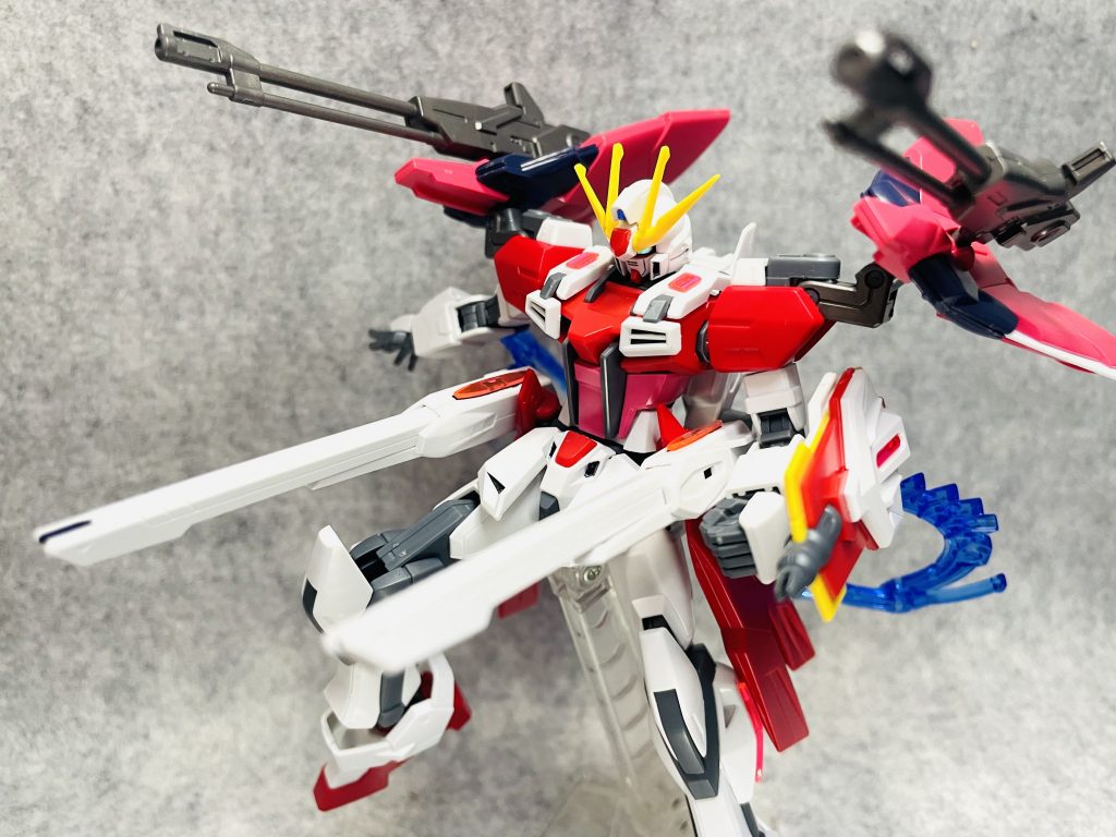 フルバースト。バインダーにマウントしたままでもビームライフルの使用が可能。