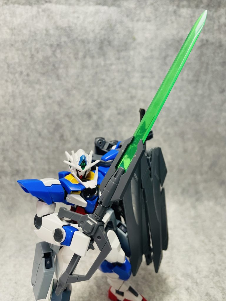 GNソードPⅤメイン武器。GNソードⅤのプロトタイプという設定。ジオニックソードの持ち手とGNソードⅤを組み合わせたものです。ソードモード/ライフルモードの切り替えが可能。