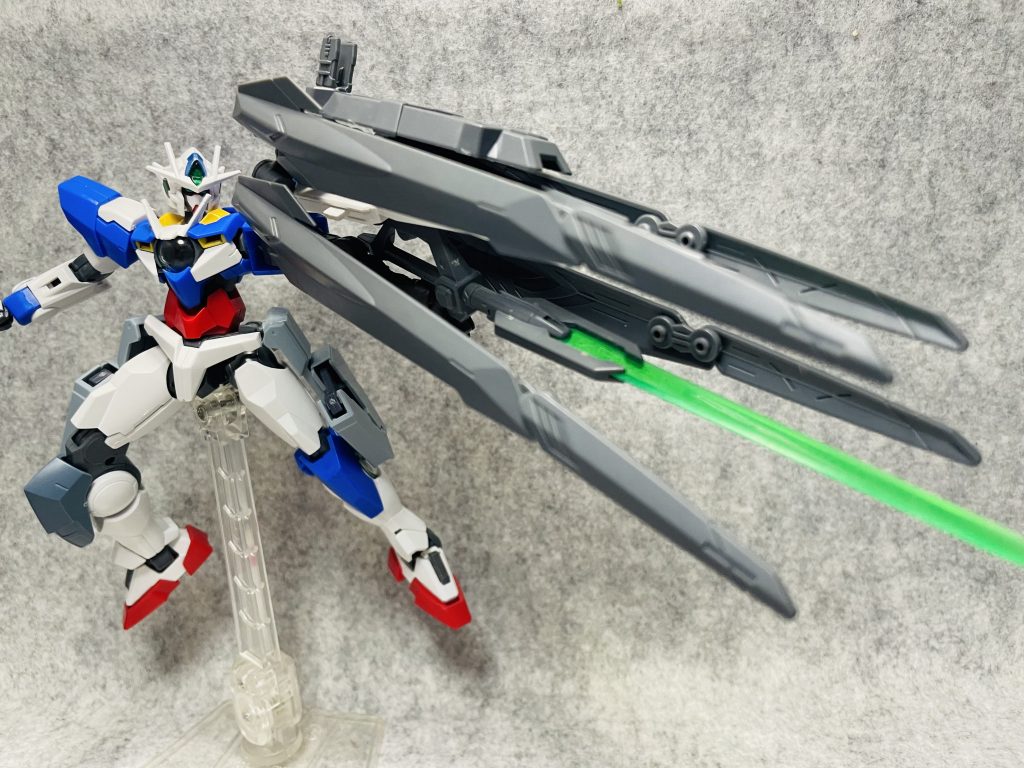 バインダーを全て展開し、GNソードPⅤも組み合わせてライザーソードも使用可能。